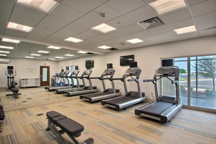 holiday inn express and suites fond du lac by ihg