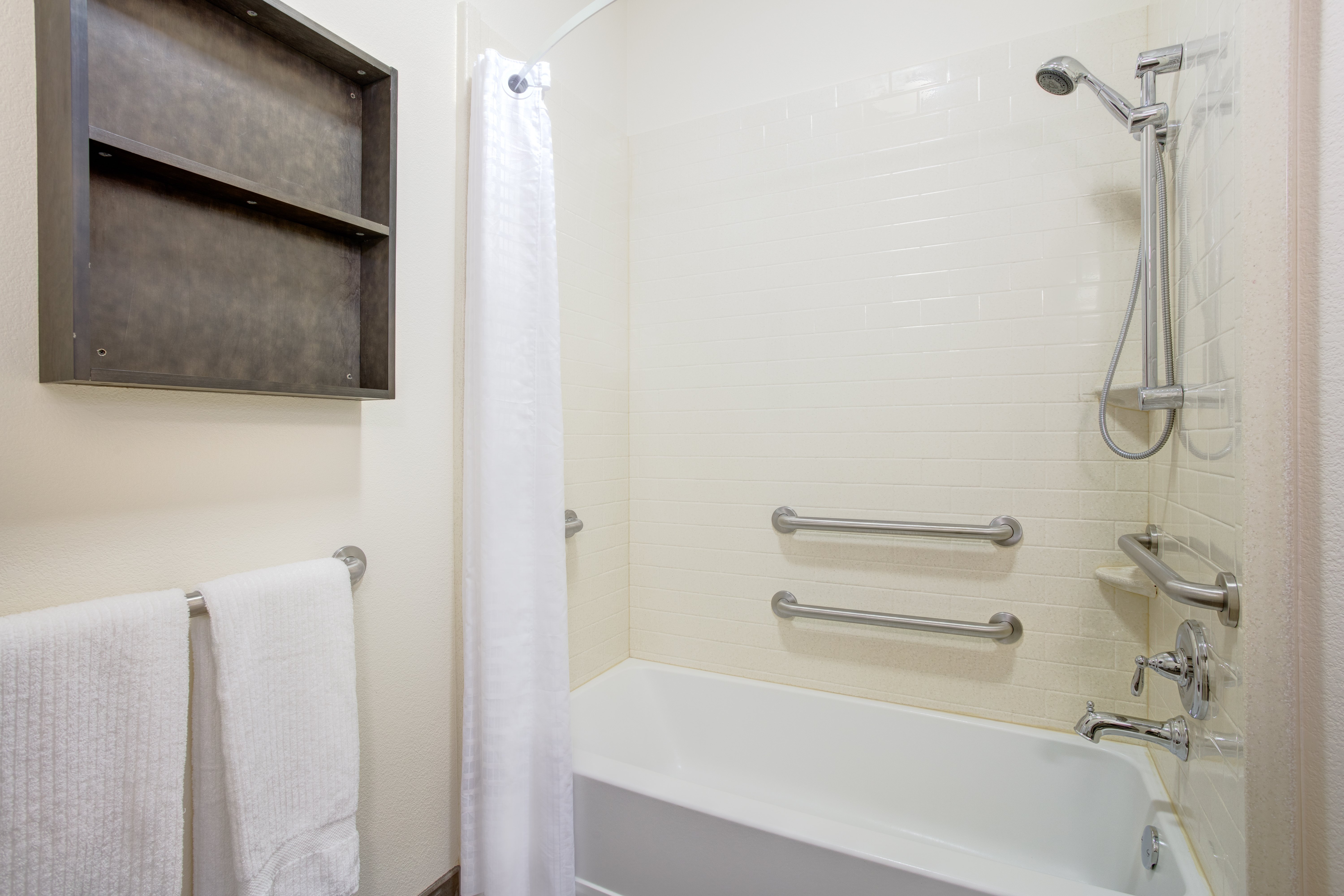 candlewood suites cut off by ihg