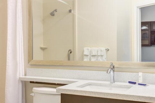 candlewood suites cut off by ihg