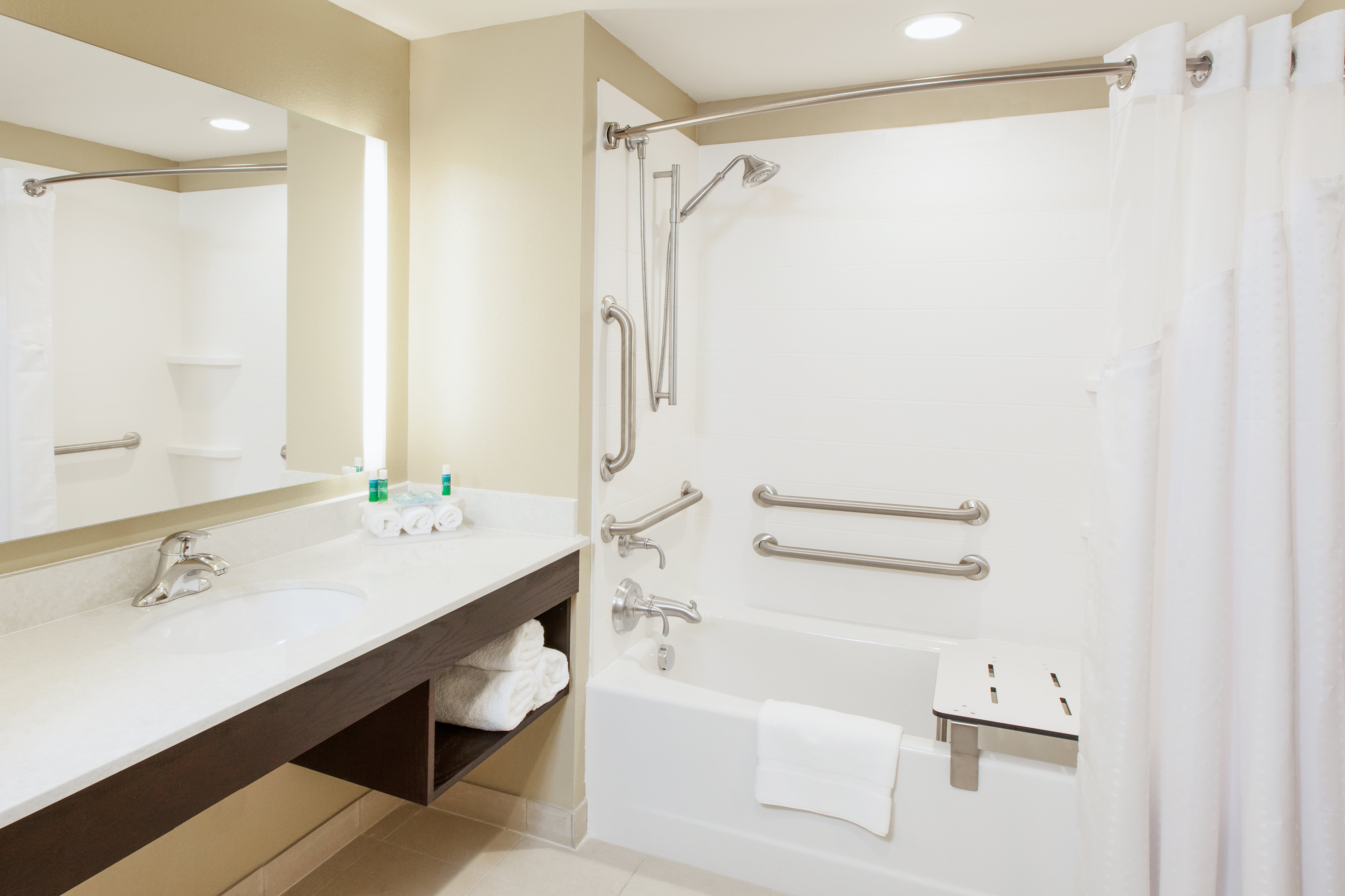 holiday inn express and suites sandusky by ihg