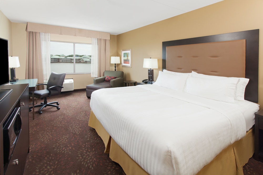 holiday inn express and suites sandusky by ihg