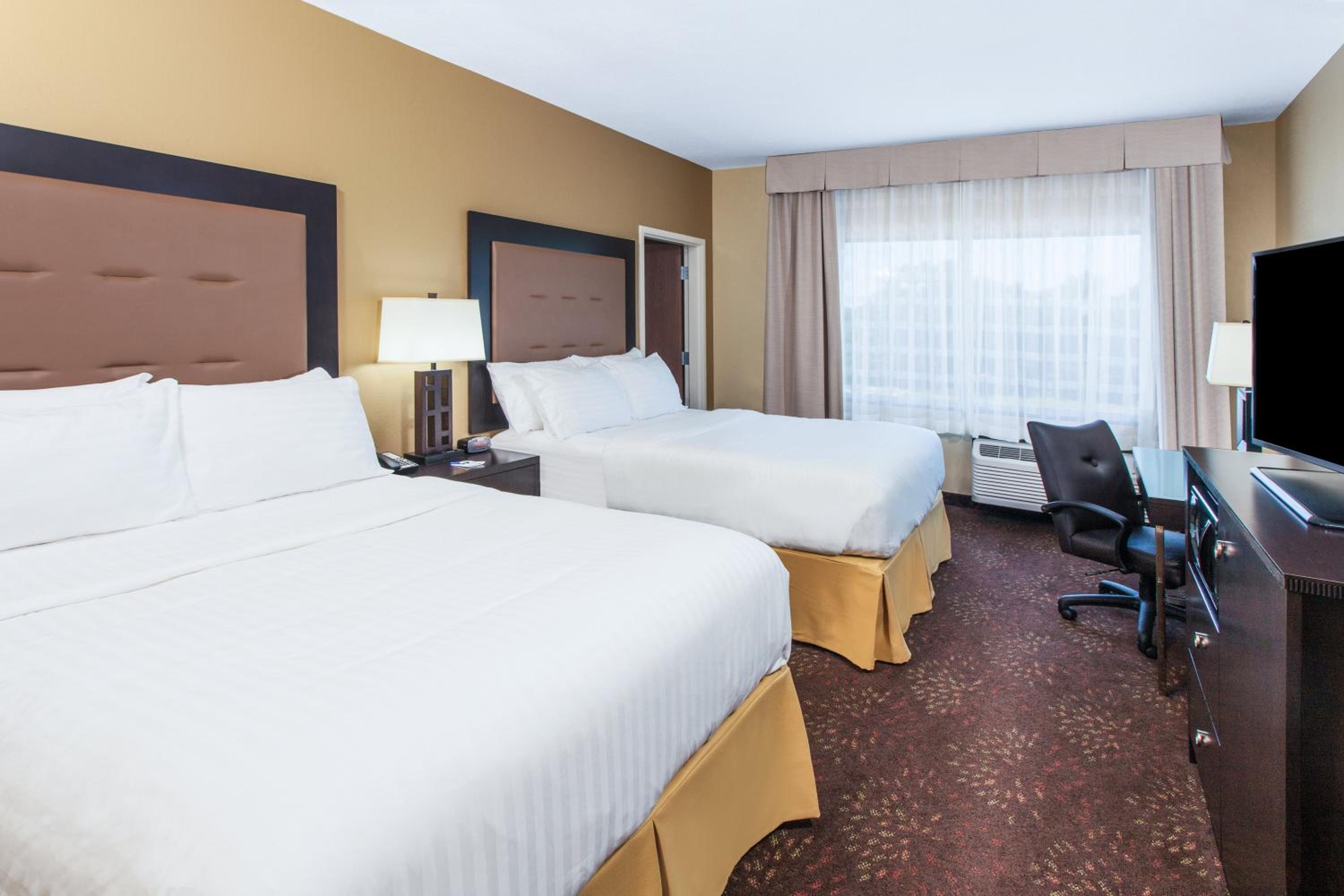 holiday inn express and suites sandusky by ihg