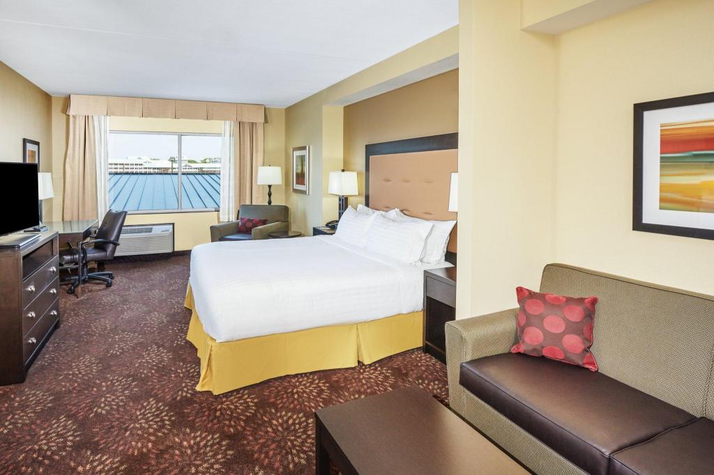 holiday inn express and suites sandusky by ihg