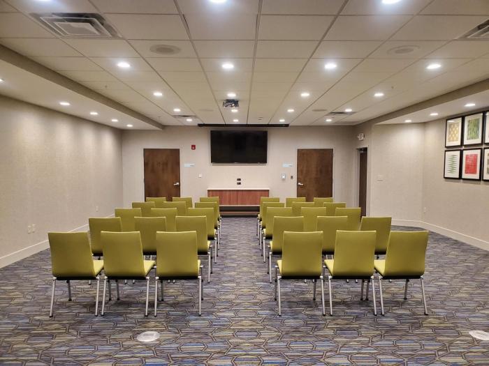 holiday inn express and suites sandusky by ihg