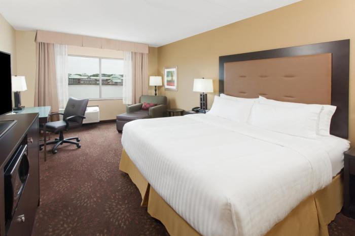 holiday inn express and suites sandusky by ihg
