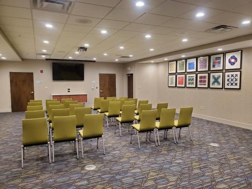 holiday inn express and suites sandusky by ihg