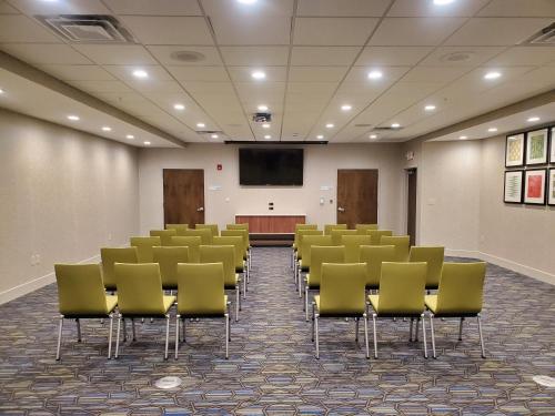 holiday inn express and suites sandusky by ihg