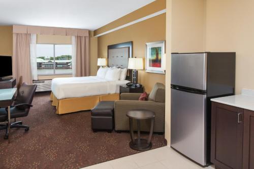 holiday inn express and suites sandusky by ihg