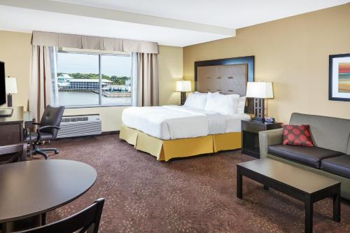 holiday inn express and suites sandusky by ihg