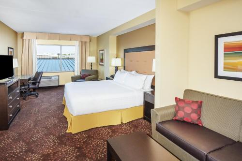 holiday inn express and suites sandusky by ihg