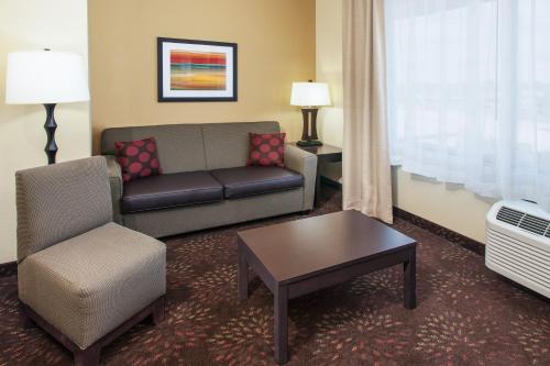 holiday inn express and suites sandusky by ihg
