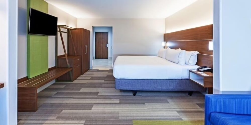 holiday inn express and suites tulsa west sand spr