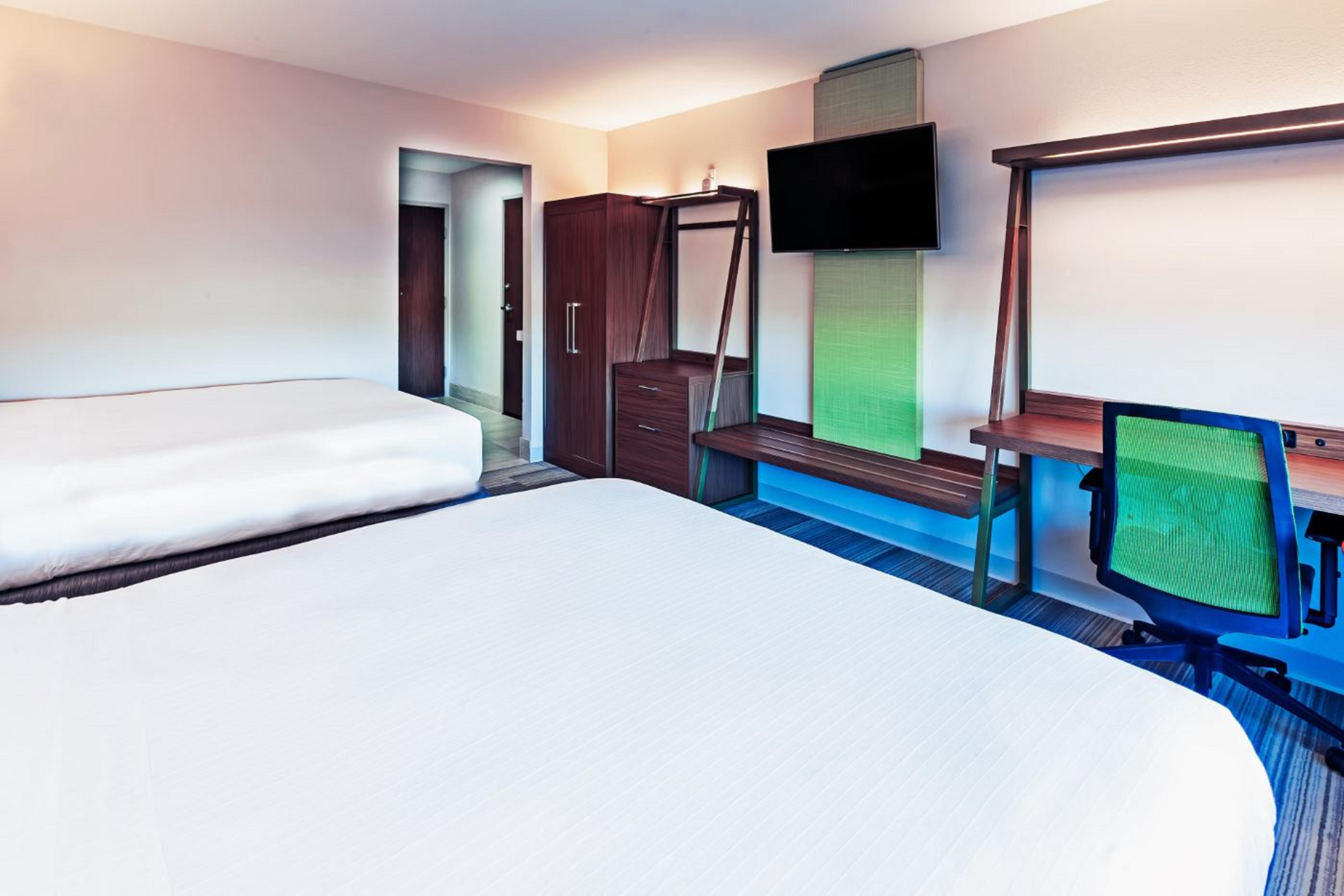 holiday inn express and suites tulsa west sand spr