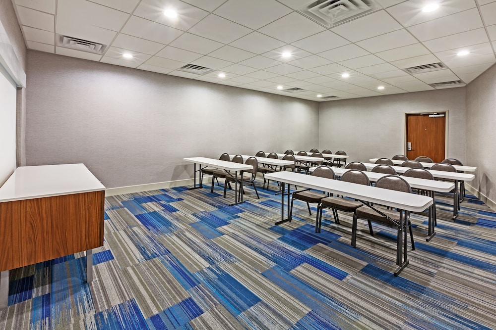 holiday inn express and suites tulsa west sand spr