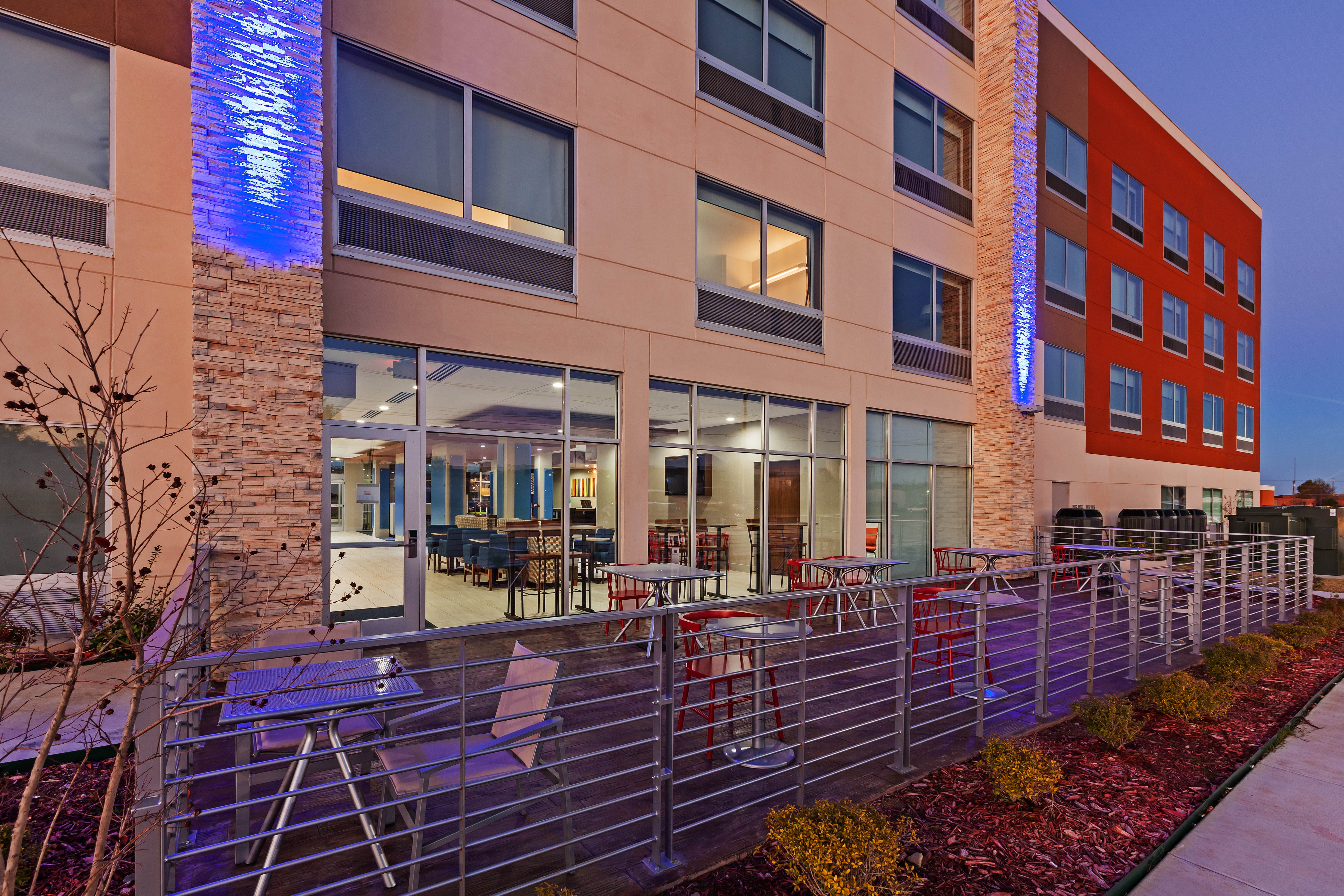 holiday inn express and suites tulsa west sand spr