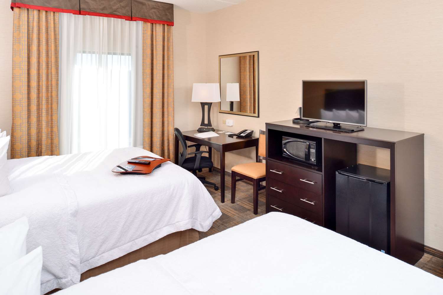 hampton inn and suites california university pittsburgh
