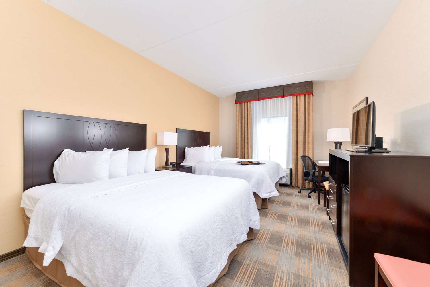 hampton inn and suites california university pittsburgh