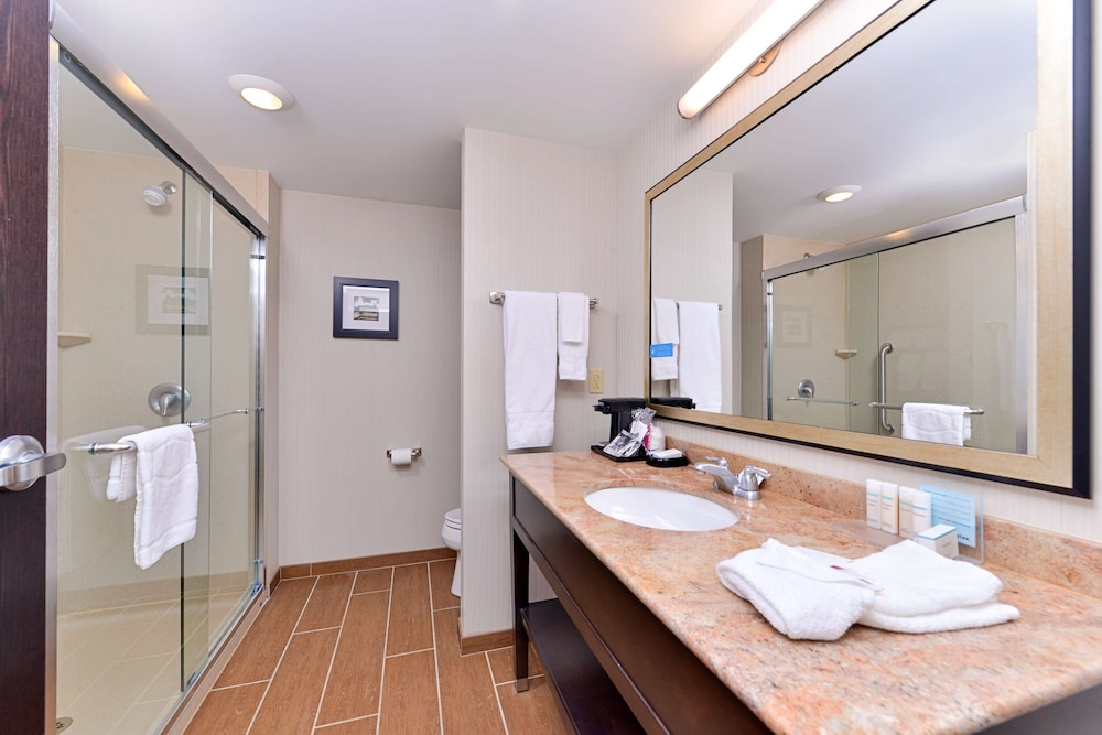 hampton inn and suites california university pittsburgh