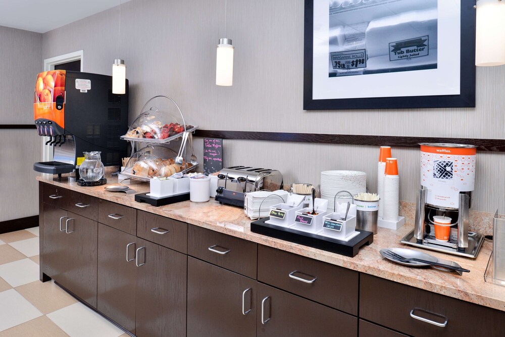 hampton inn and suites california university pittsburgh
