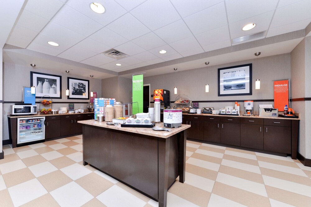 hampton inn and suites california university pittsburgh
