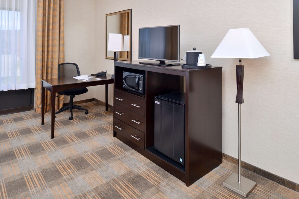 hampton inn and suites california university pittsburgh