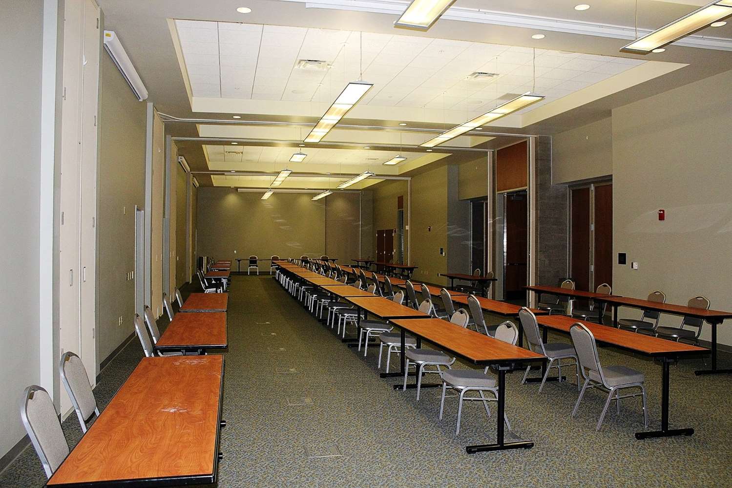 hampton inn and suites california university pittsburgh