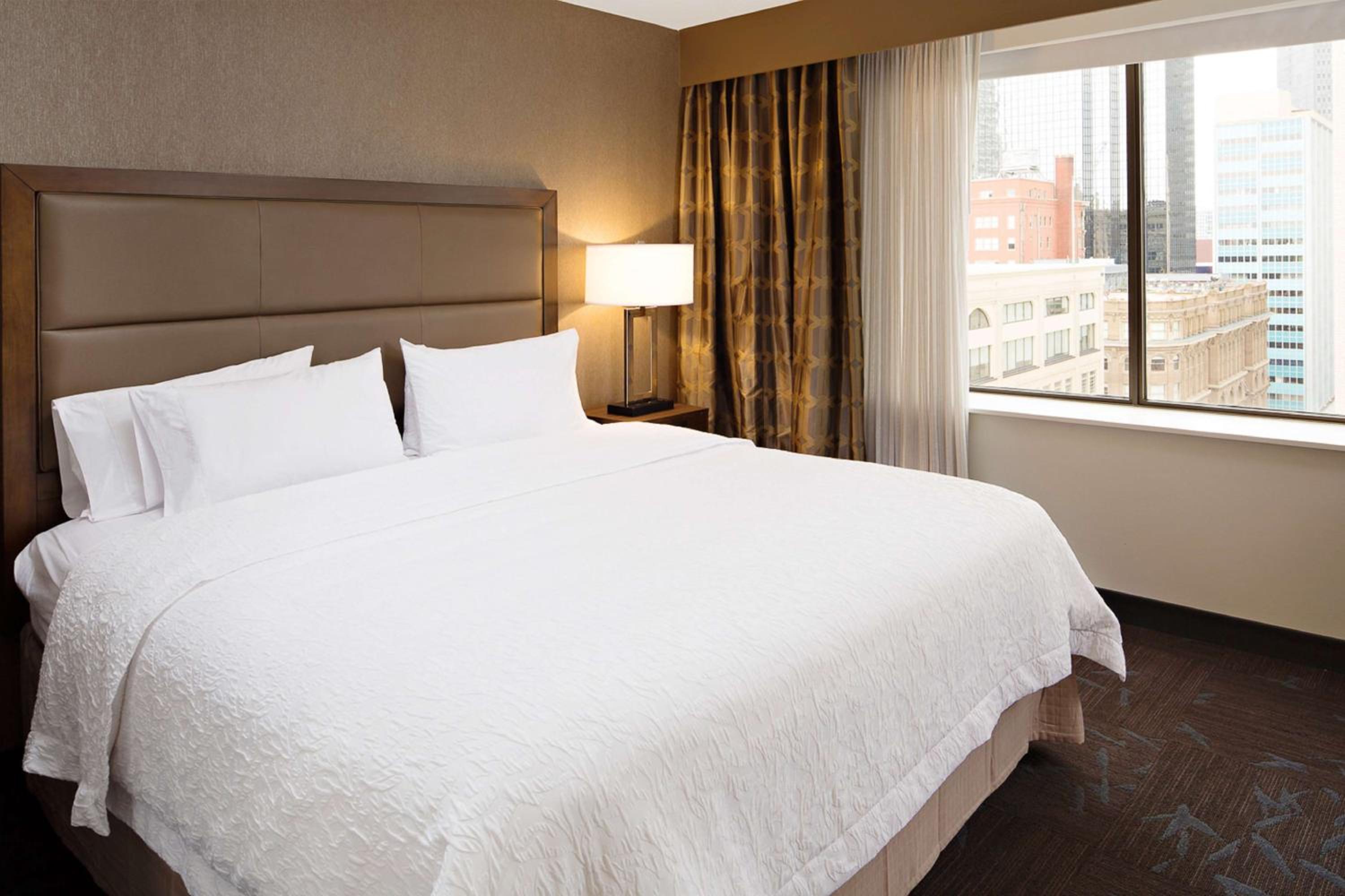 hampton inn and suites dallas downtown