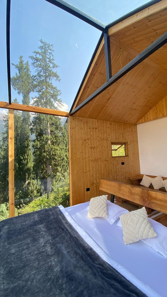 cove the glass house