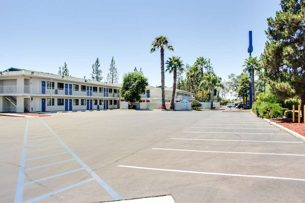 motel 6 bakersfield ca south