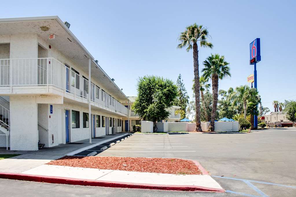 motel 6 bakersfield ca south