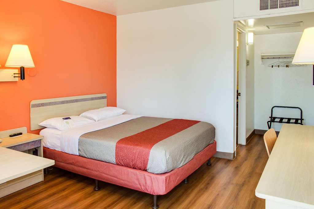 motel 6 bakersfield ca south