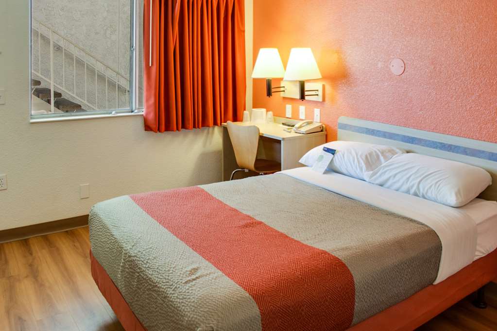 motel 6 bakersfield ca south