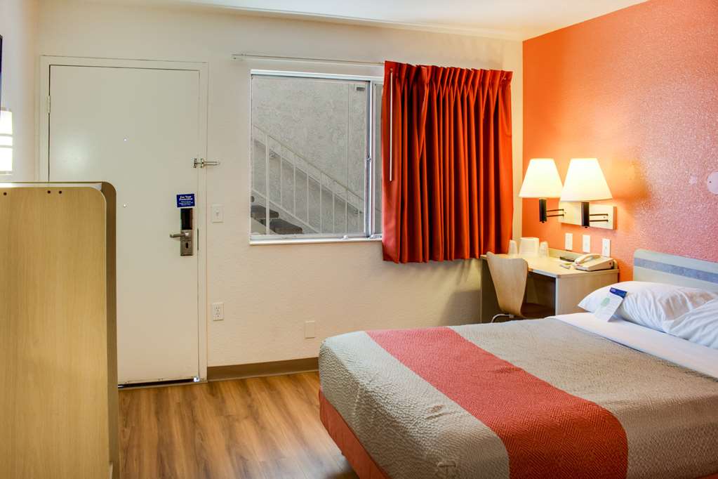 motel 6 bakersfield ca south