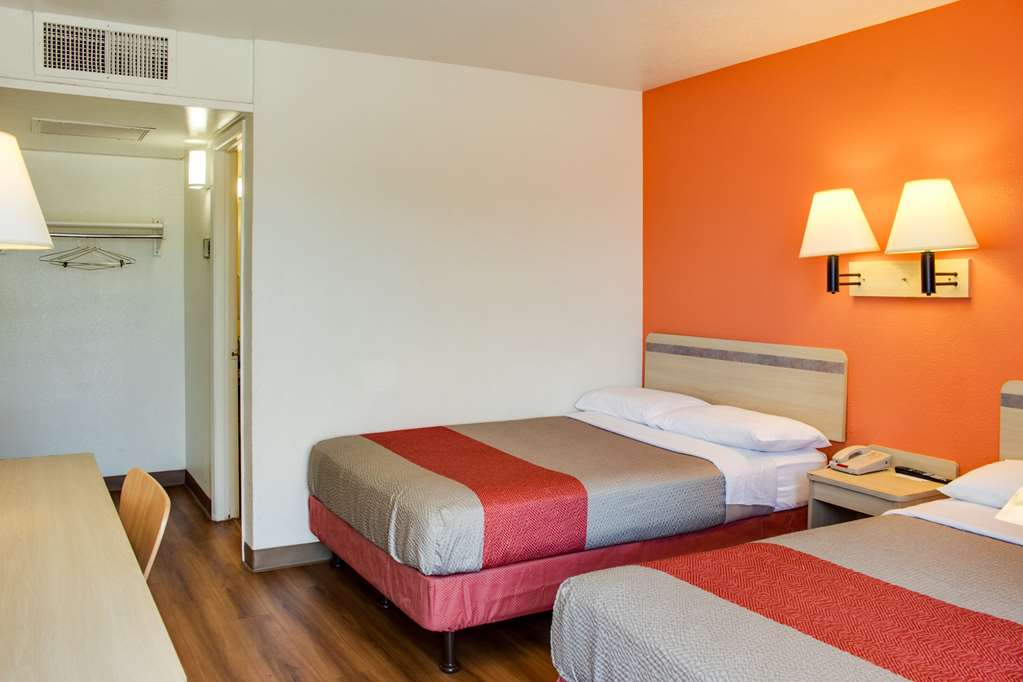 motel 6 bakersfield ca south