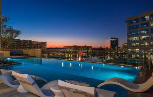 Embassy Suites By Hilton The Woodlands At Hughes Landing,Downtown Houston>>Conroe,4 star