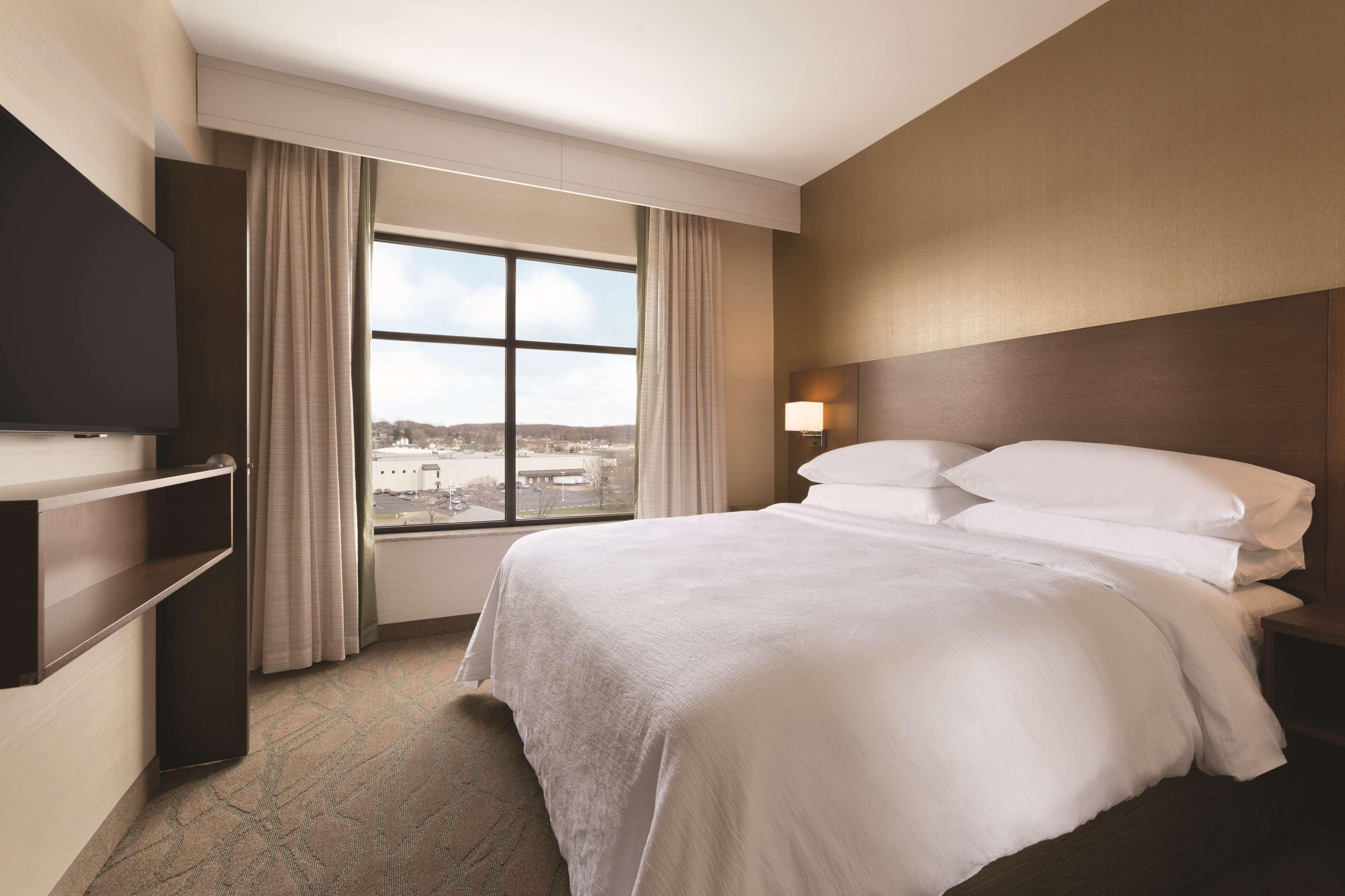 embassy suites by hilton akron canton airport
