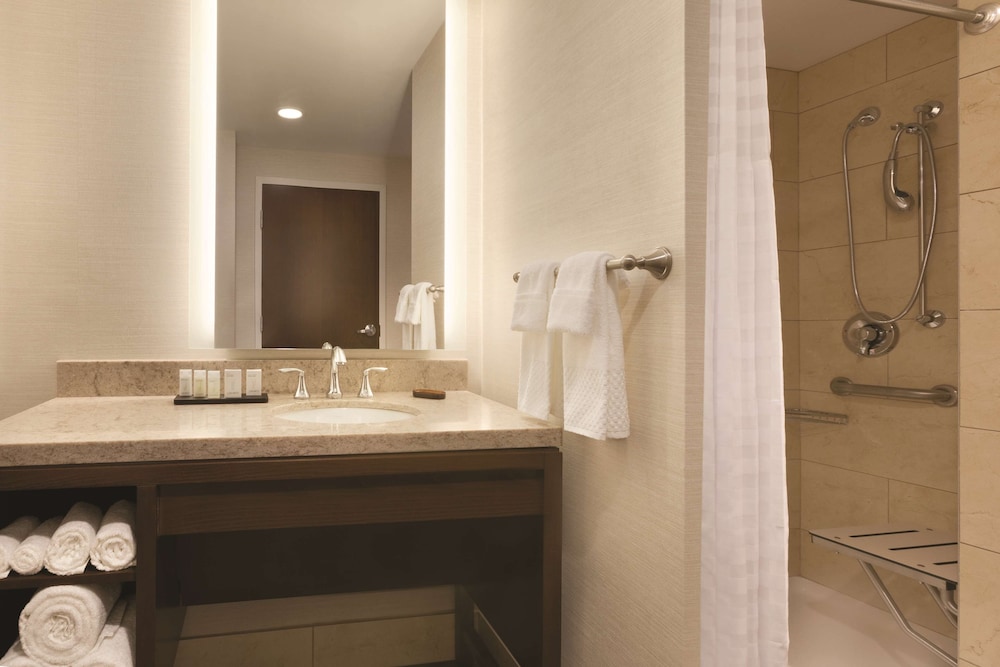 embassy suites by hilton akron canton airport