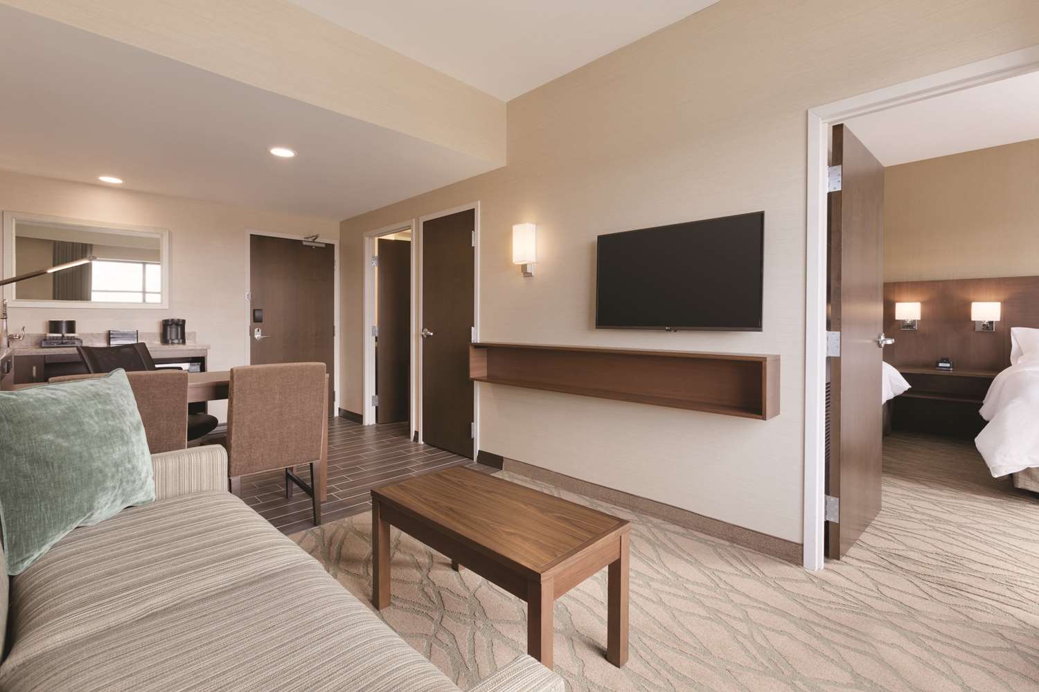 embassy suites by hilton akron canton airport