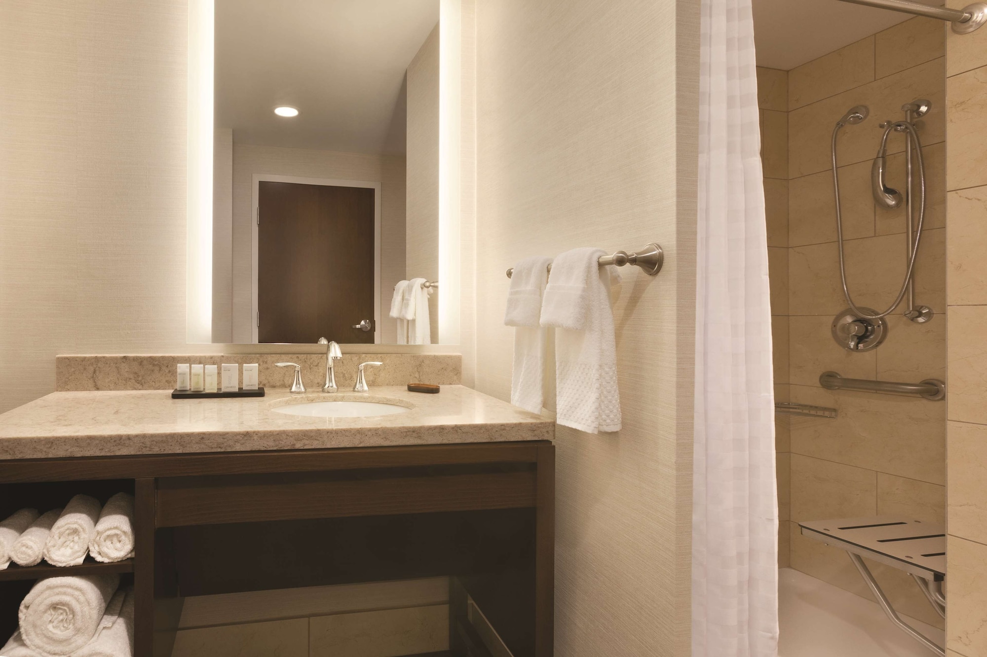 embassy suites by hilton akron canton airport