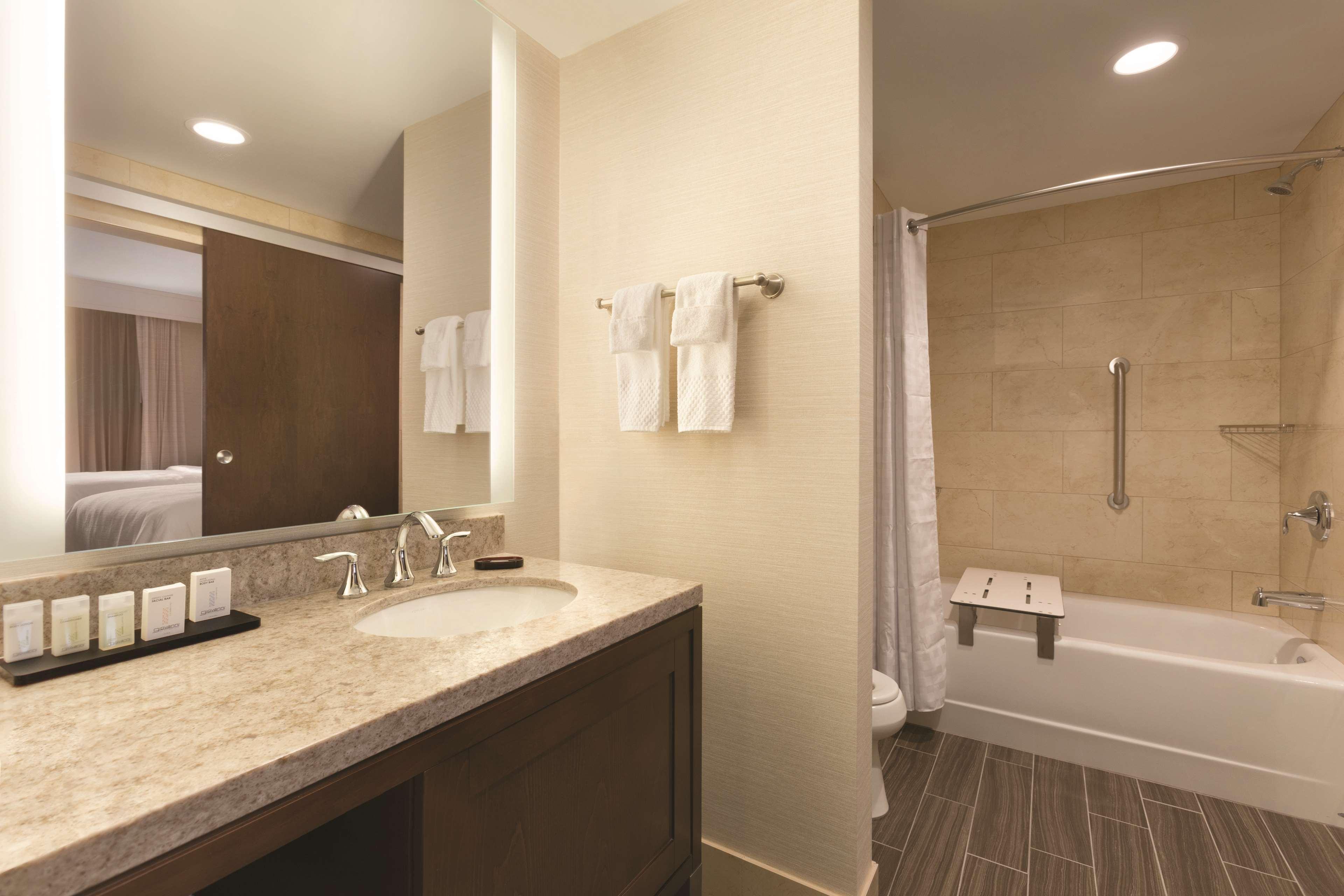 embassy suites by hilton akron canton airport
