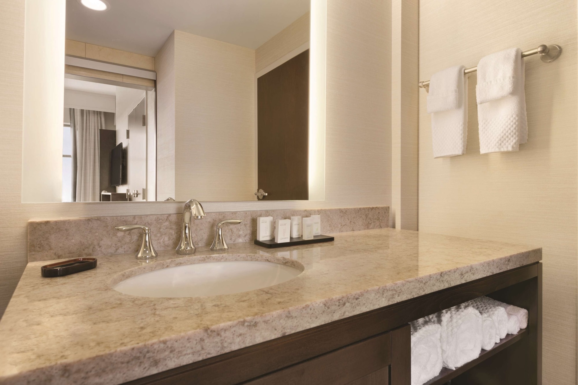 embassy suites by hilton akron canton airport