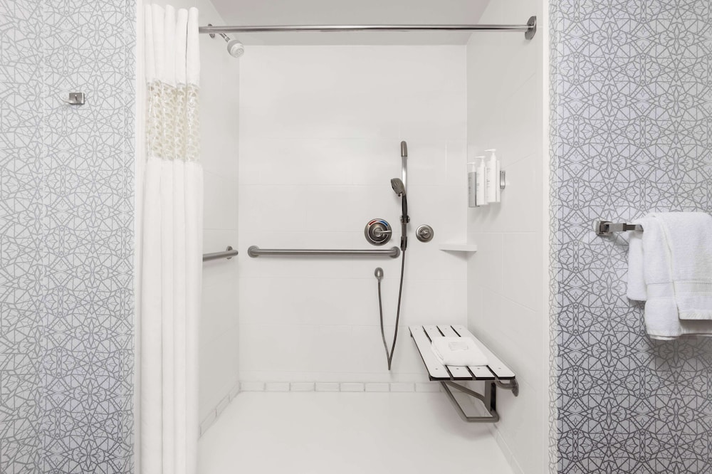 hampton inn and suites douglas