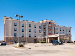 flag point inn and suites pratt by fairbridge