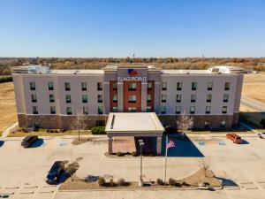 flag point inn and suites pratt by fairbridge