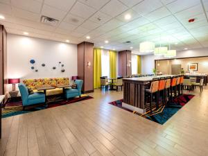 flag point inn and suites pratt by fairbridge