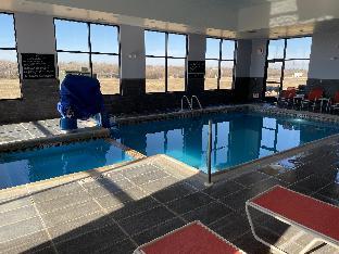 flag point inn and suites pratt by fairbridge