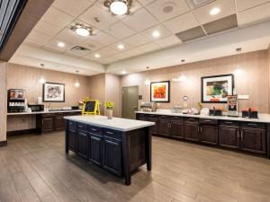 flag point inn and suites pratt by fairbridge