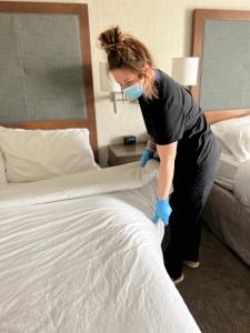 flag point inn and suites pratt by fairbridge
