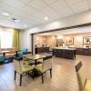 flag point inn and suites pratt by fairbridge