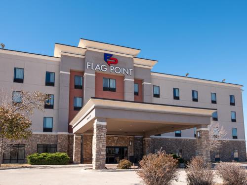 Flag Point Inn & Suites Pratt By Fairbridge,Near Pratt Community College,3 star